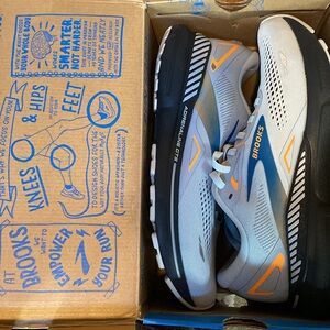 BROOKS- Adrenaline GTS 23 GTX (Gor-Tex)